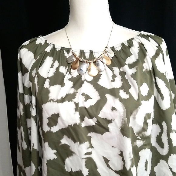 Elizabeth and James Boho Pattern Off Shoulder Top. S - Picture 2 of 13